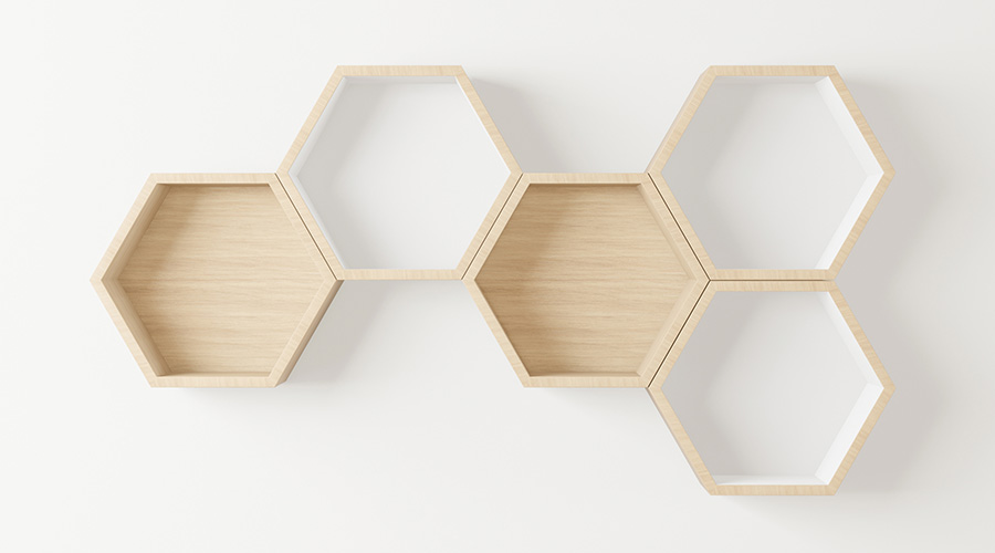 Estanteria de madera con modulos hexagonales y jarrones Fabrilis La carpinteria online