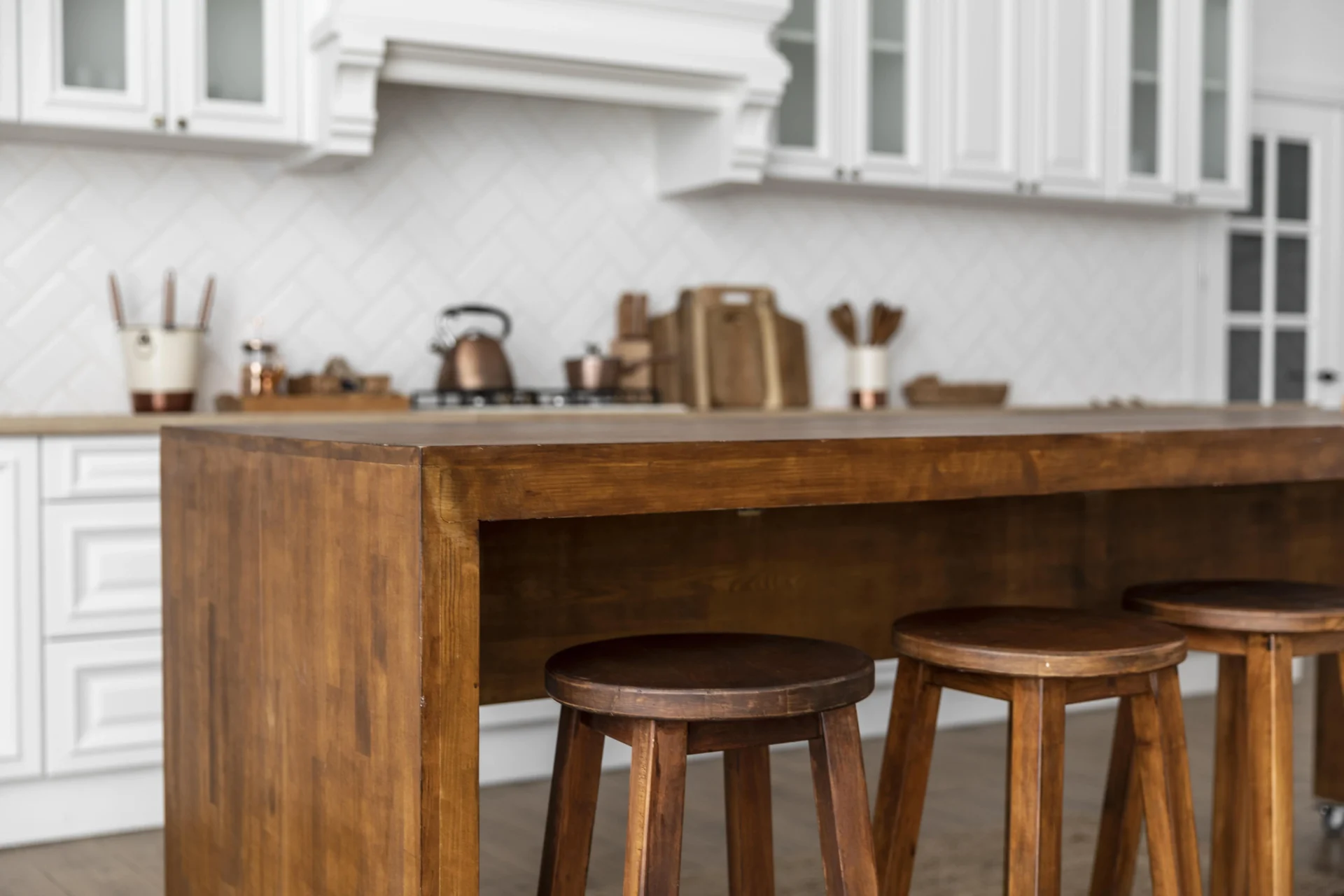 Mesa de cocina - Cómo elegir el tono de madera de tus muebles - fabriliestudio.com